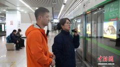 盲人地铁日记：大连用接力守护出行之路